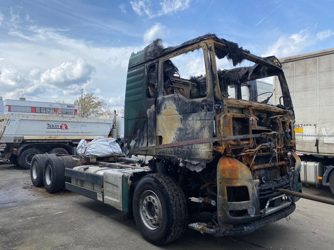 MAN TGX 26.580 Verbrannt 6x4 - Шаси кабина: снимка 1 MAN TGX 26.580 Verbrannt 6x4 - Шаси кабина: снимка 1