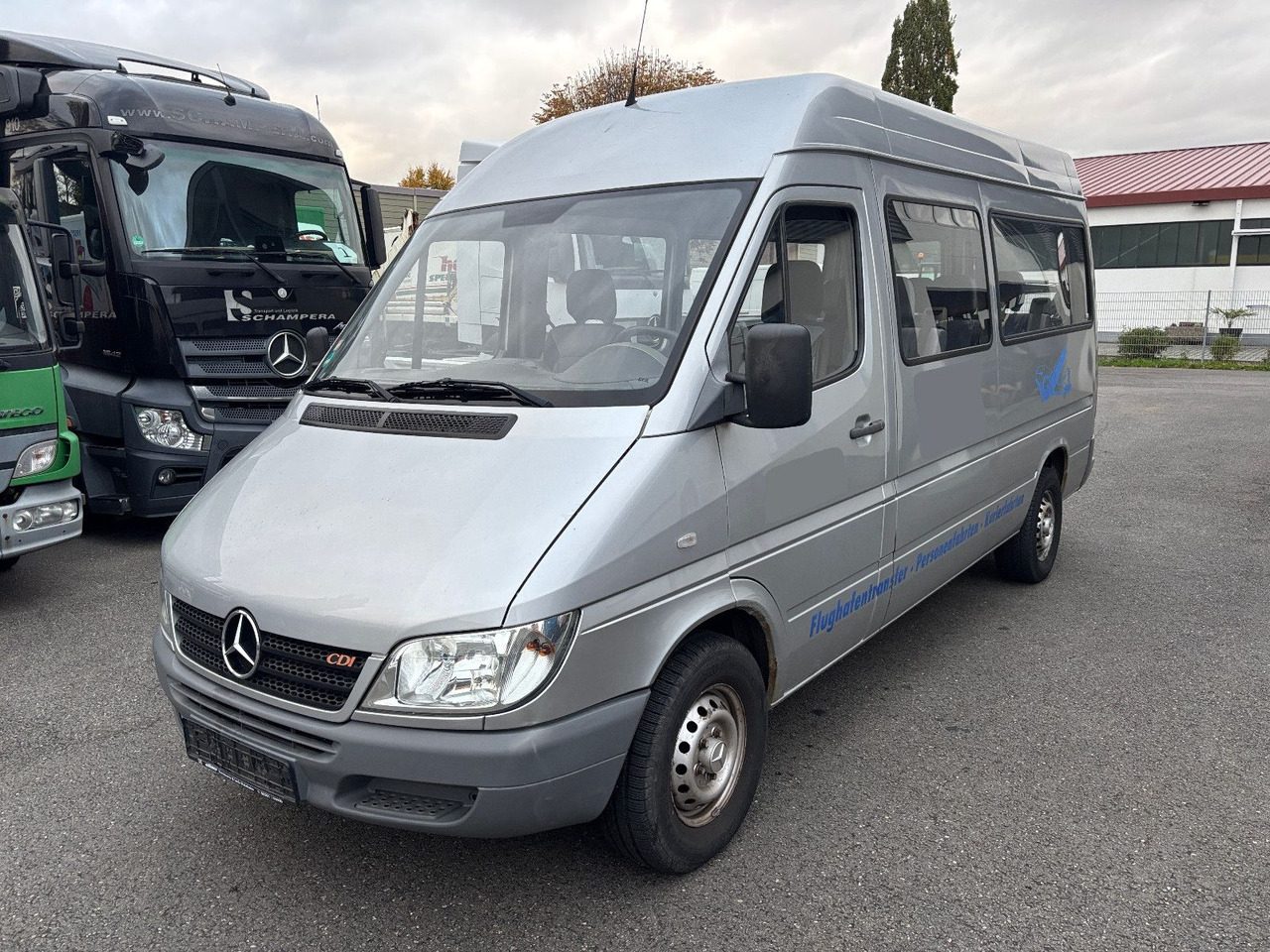 Mercedes-Benz 211 CDI 9 Sitze - Пътнически бус: снимка 2 Mercedes-Benz 211 CDI 9 Sitze - Пътнически бус: снимка 2