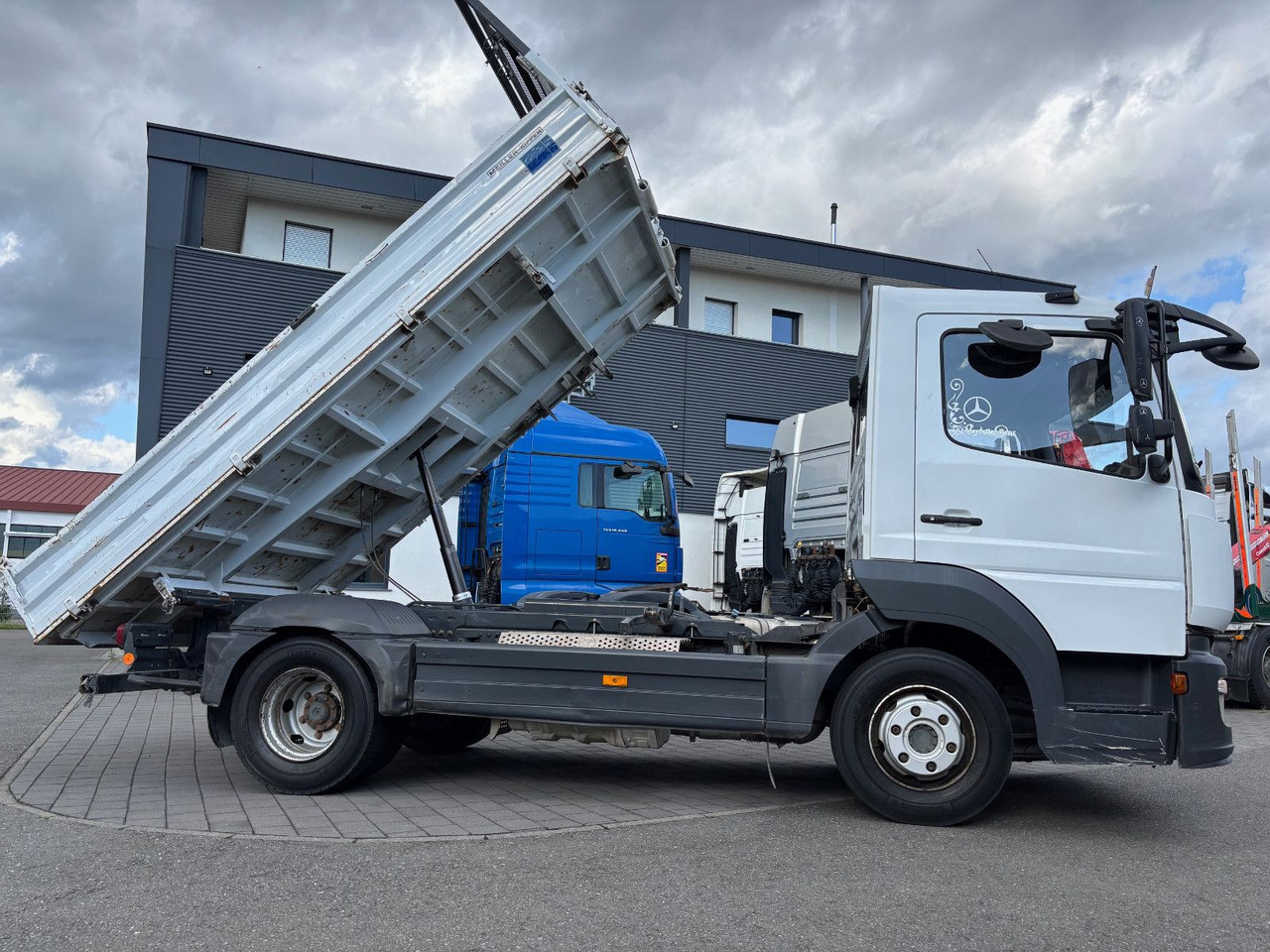 Mercedes-Benz 821 Meiller Kipper/Klima/Tempomat/Spur/Blatt - Самосвал камион: снимка 1 Mercedes-Benz 821 Meiller Kipper/Klima/Tempomat/Spur/Blatt - Самосвал камион: снимка 1