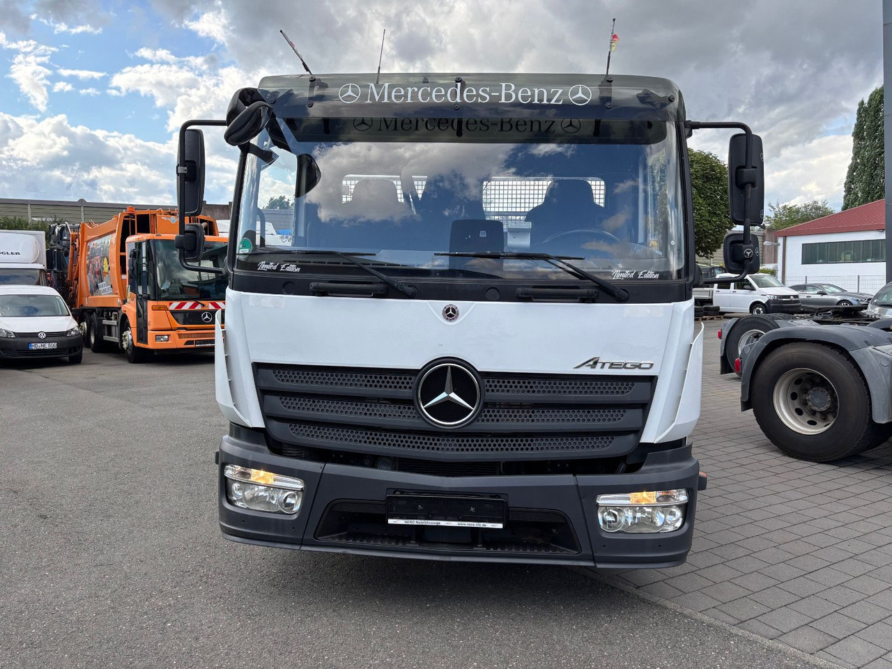 Mercedes-Benz 821 Meiller Kipper/Klima/Tempomat/Spur/Blatt - Самосвал камион: снимка 2 Mercedes-Benz 821 Meiller Kipper/Klima/Tempomat/Spur/Blatt - Самосвал камион: снимка 2