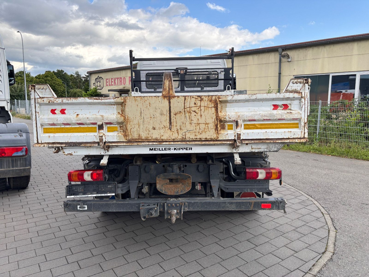 Mercedes-Benz 821 Meiller Kipper/Klima/Tempomat/Spur/Blatt - Самосвал камион: снимка 5 Mercedes-Benz 821 Meiller Kipper/Klima/Tempomat/Spur/Blatt - Самосвал камион: снимка 5