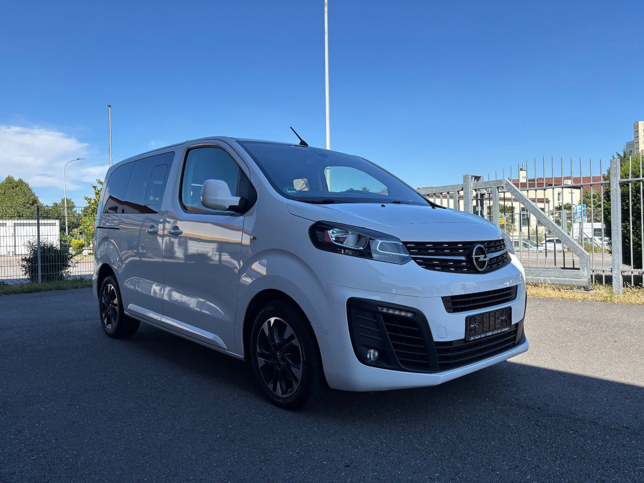 Opel Zafira Life Edition S - Пътнически бус: снимка 3 Opel Zafira Life Edition S - Пътнически бус: снимка 3