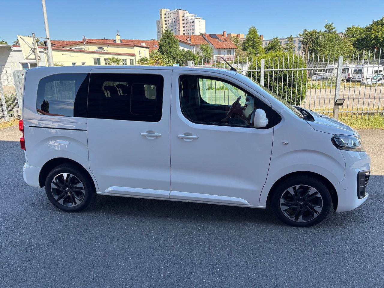 Opel Zafira Life Edition S - Пътнически бус: снимка 4 Opel Zafira Life Edition S - Пътнически бус: снимка 4