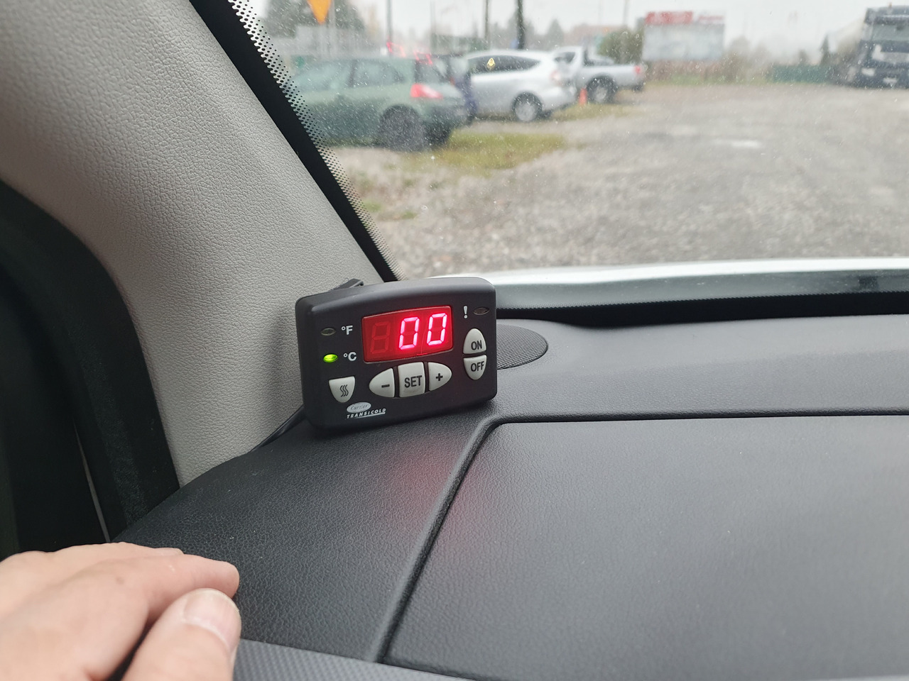 CITROËN Berlingo long chlodnia mroznia carrier Klima euro6 - Хладилен бус: снимка 4 CITROËN Berlingo long chlodnia mroznia carrier Klima euro6 - Хладилен бус: снимка 4