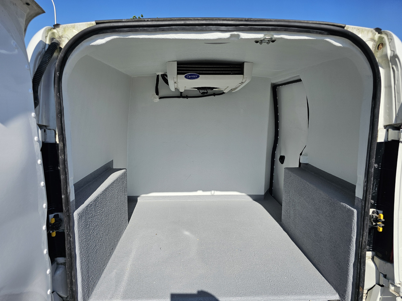 Хладилен бус FIAT DOBLO CHLODNIA MROZNIA CARRIER KLIMA EURO6 [ Copy ] [ Copy ] [ Copy ] [ Copy ]: снимка 15