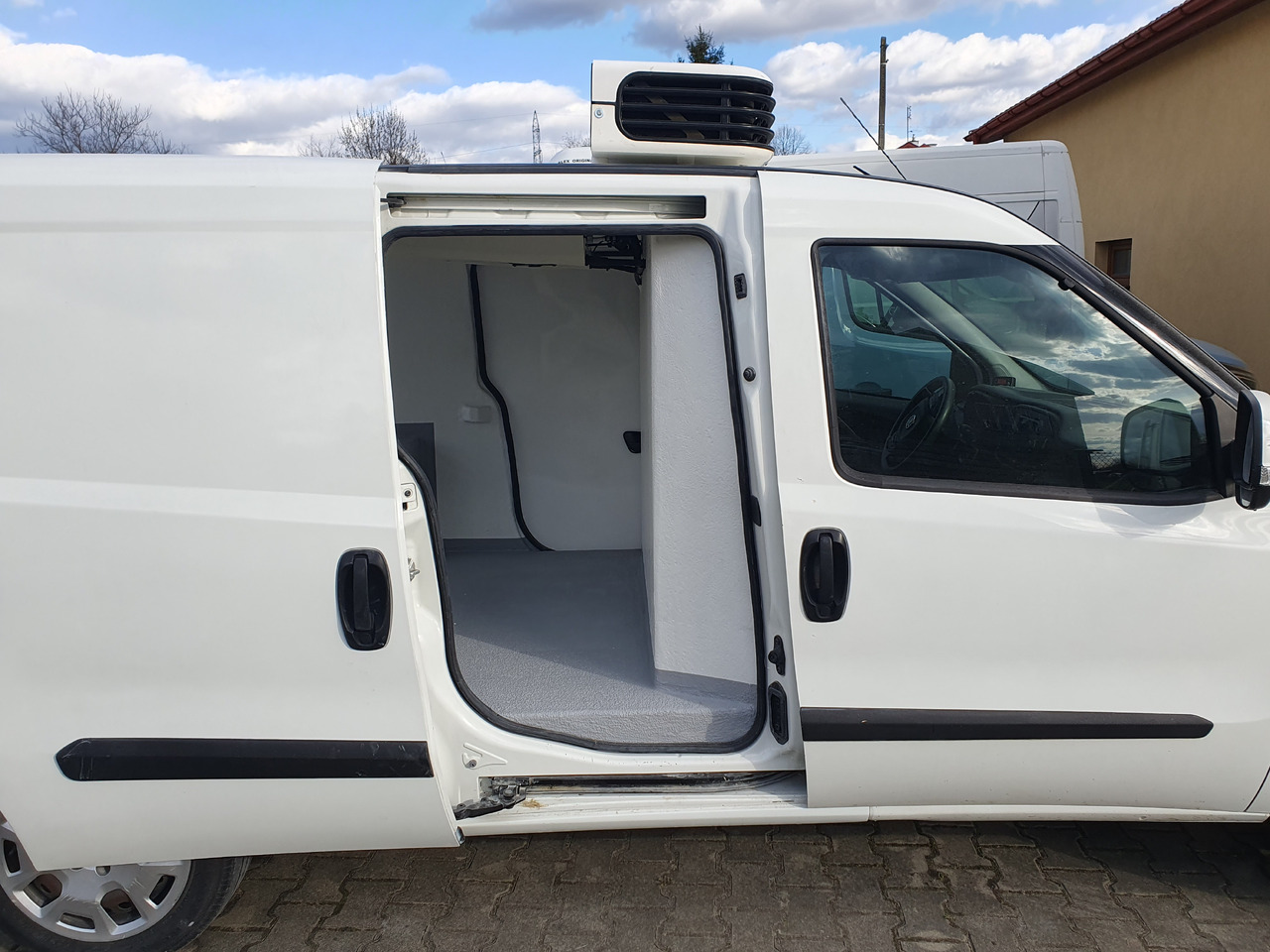 FIAT DOBLO CHLODNIA MROZNIA CARRIER KLIMA EURO6 - Хладилен бус: снимка 3 FIAT DOBLO CHLODNIA MROZNIA CARRIER KLIMA EURO6 - Хладилен бус: снимка 3