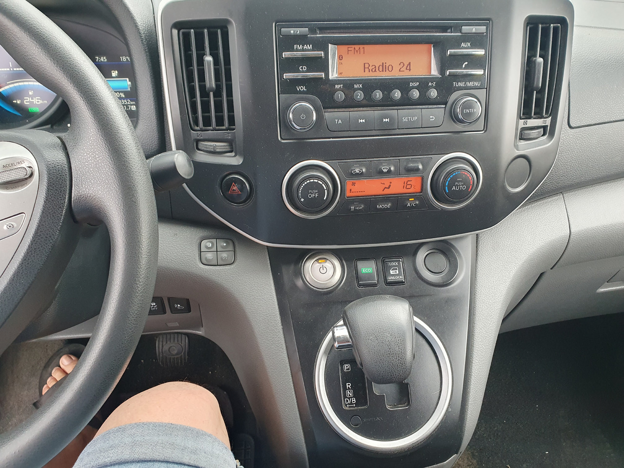 Nissan e-NV200 ELEKTRYK 40 Kwh 250 -300 km klima kamera - Малък ван, Електрически бус: снимка 4 Nissan e-NV200 ELEKTRYK 40 Kwh 250 -300 km klima kamera - Малък ван, Електрически бус: снимка 4