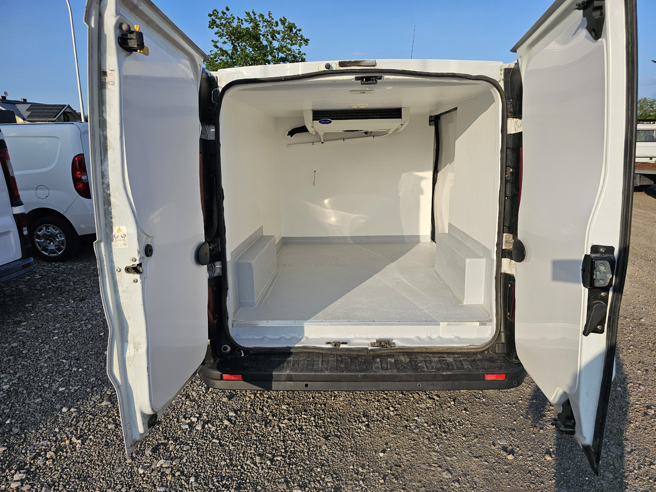 Opel VIVARO CHLODNIA CARRIER+230V CHLODZI GRZEJE KLIMA EURO6 - Хладилен бус: снимка 2 Opel VIVARO CHLODNIA CARRIER+230V CHLODZI GRZEJE KLIMA EURO6 - Хладилен бус: снимка 2