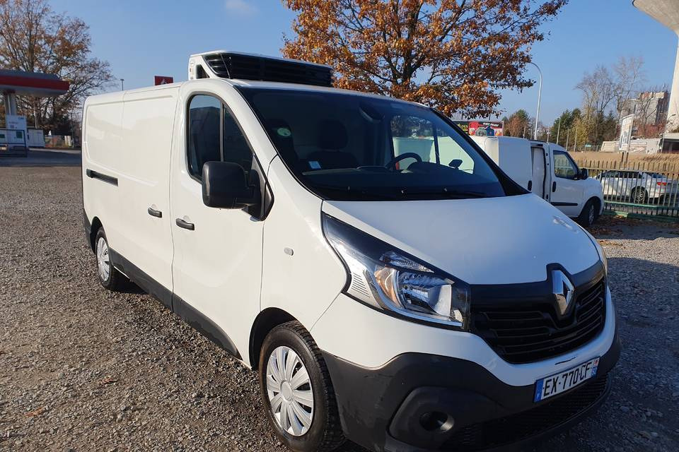 Хладилен бус RENAULT TRAFIC CHLODNIA MROZNIA CARRIER+230V KLIMA EURO6 [ Copy ] [ Copy ]: снимка 1