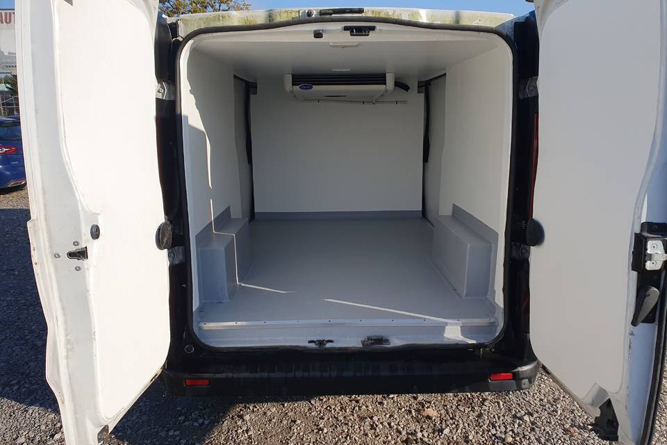 RENAULT TRAFIC CHLODNIA MROZNIA CARRIER+230V KLIMA EURO6 - Хладилен бус: снимка 2 RENAULT TRAFIC CHLODNIA MROZNIA CARRIER+230V KLIMA EURO6 - Хладилен бус: снимка 2
