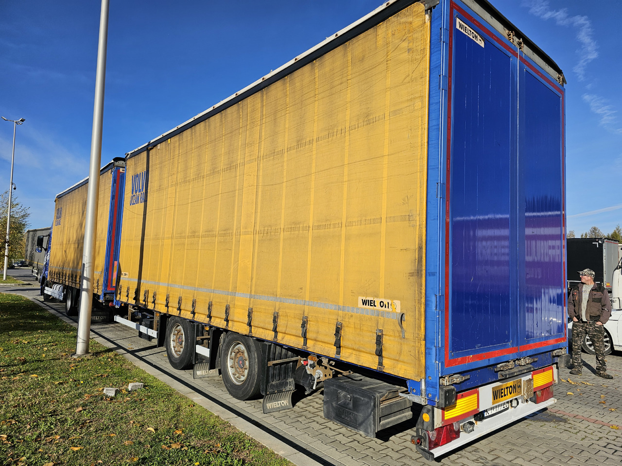 VOLVO FH460 ZESTAW TANDEM 120 M3 PRZEJAZDOWY + PRZYCZEPA FIRANKA SAF - Камион с брезент: снимка 5 VOLVO FH460 ZESTAW TANDEM 120 M3 PRZEJAZDOWY + PRZYCZEPA FIRANKA SAF - Камион с брезент: снимка 5