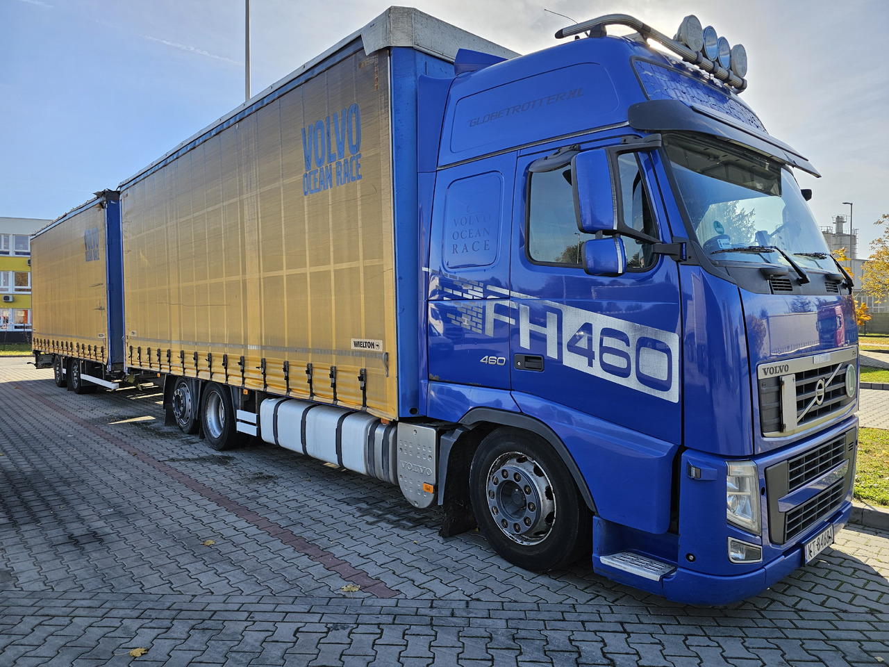 VOLVO FH460 ZESTAW TANDEM 120 M3 PRZEJAZDOWY + PRZYCZEPA FIRANKA SAF - Камион с брезент: снимка 1 VOLVO FH460 ZESTAW TANDEM 120 M3 PRZEJAZDOWY + PRZYCZEPA FIRANKA SAF - Камион с брезент: снимка 1