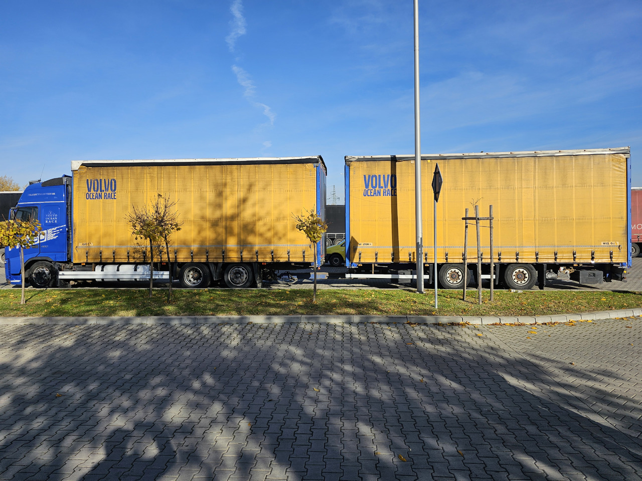 VOLVO FH460 ZESTAW TANDEM 120 M3 PRZEJAZDOWY + PRZYCZEPA FIRANKA SAF - Камион с брезент: снимка 2 VOLVO FH460 ZESTAW TANDEM 120 M3 PRZEJAZDOWY + PRZYCZEPA FIRANKA SAF - Камион с брезент: снимка 2