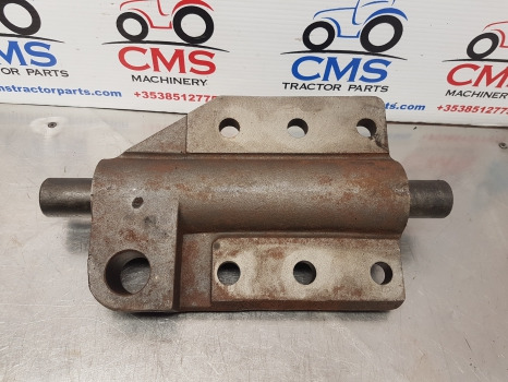 Предна ос Case 1255xl, Apl3052 Front Axle Bearing Carrier 3229190r1, 1532872c2, 1532873c1: снимка 6