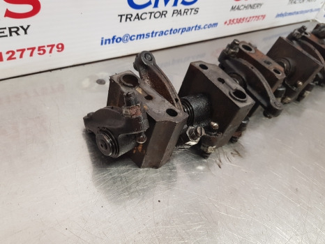 Case 5140 , 5000, Mx, Head Valve Mechanism Kit, Rocker Arm J910810 - Глава на блока: снимка 3 Case 5140 , 5000, Mx, Head Valve Mechanism Kit, Rocker Arm J910810 - Глава на блока: снимка 3