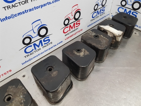 Case 5140, 5120, 5130, 5220, 5240, Engine Valve Cover Kit J928404 - Глава на блока: снимка 4 Case 5140, 5120, 5130, 5220, 5240, Engine Valve Cover Kit J928404 - Глава на блока: снимка 4