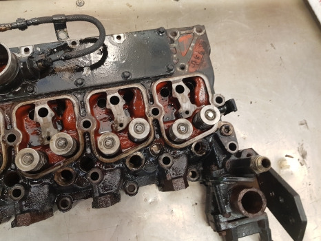 Case 5140, 5130, 5150 Engine Cylinder Head S433911273-10, J929735, J910276 - Глава на блока: снимка 3 Case 5140, 5130, 5150 Engine Cylinder Head S433911273-10, J929735, J910276 - Глава на блока: снимка 3