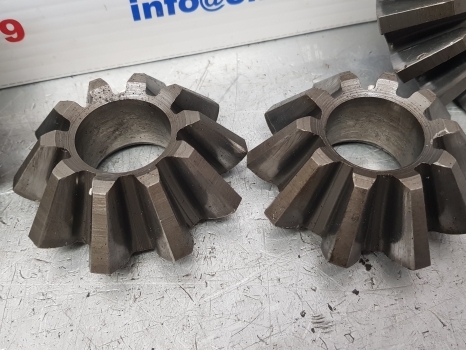 Case David Brown 1394, 1210, 885 Rear Axle Differential Gear Kit K30234, K206651 - Диференциал за Трактор: снимка 3 Case David Brown 1394, 1210, 885 Rear Axle Differential Gear Kit K30234, K206651 - Диференциал за Трактор: снимка 3