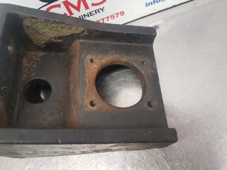 Case Maxxum 5120, 5140, 5130, 5240 Cab Front Support 1530867c1, 120205a2 - Окачване на кабината: снимка 5 Case Maxxum 5120, 5140, 5130, 5240 Cab Front Support 1530867c1, 120205a2 - Окачване на кабината: снимка 5