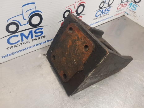 Case Maxxum 5120, 5140, 5130, 5240 Cab Front Support 1530867c1, 120205a2 - Окачване на кабината: снимка 4 Case Maxxum 5120, 5140, 5130, 5240 Cab Front Support 1530867c1, 120205a2 - Окачване на кабината: снимка 4