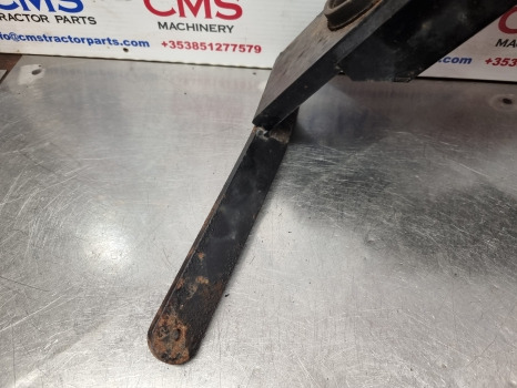 Case Mxu100, Mxu, Nh T6000, Tsa, Cab Bracket Lh 82037590, 82033326 - Окачване на кабината: снимка 5 Case Mxu100, Mxu, Nh T6000, Tsa, Cab Bracket Lh 82037590, 82033326 - Окачване на кабината: снимка 5