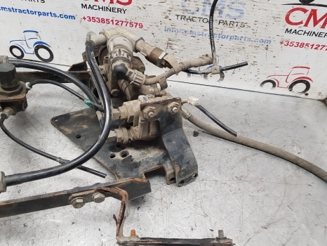 Case New Holland Air Brake Valve Unit 4700152650, 97350009570, 82016341 84157669 - Спирачен клапан за Трактор: снимка 3 Case New Holland Air Brake Valve Unit 4700152650, 97350009570, 82016341 84157669 - Спирачен клапан за Трактор: снимка 3
