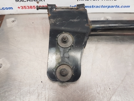Claas Arion 640, 500, 600 Hexashift, Cmatic, Cab Door Hinge Support 0021536290 - Врата и части за Трактор: снимка 2 Claas Arion 640, 500, 600 Hexashift, Cmatic, Cab Door Hinge Support 0021536290 - Врата и части за Трактор: снимка 2
