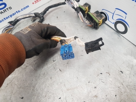 Claas Arion 640 Cab Wiring Loom 0022371370, 0022371372, 22371370, 22371372 - Кабели/ Жици за Трактор: снимка 3 Claas Arion 640 Cab Wiring Loom 0022371370, 0022371372, 22371370, 22371372 - Кабели/ Жици за Трактор: снимка 3