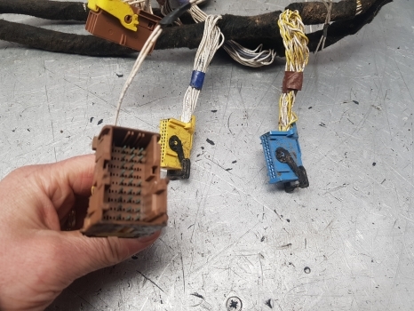 Claas Arion, Axion 640 Cab Wiring Loom Main 0022469930, 0026075290, - Кабели/ Жици за Трактор: снимка 3 Claas Arion, Axion 640 Cab Wiring Loom Main 0022469930, 0026075290, - Кабели/ Жици за Трактор: снимка 3