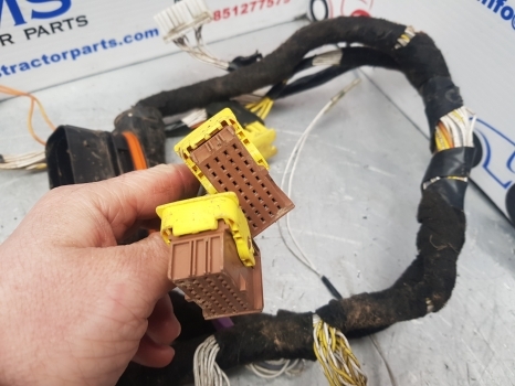 Claas Arion, Axion 640 Cab Wiring Loom Main 0022469930, 0026075290, - Кабели/ Жици за Трактор: снимка 4 Claas Arion, Axion 640 Cab Wiring Loom Main 0022469930, 0026075290, - Кабели/ Жици за Трактор: снимка 4