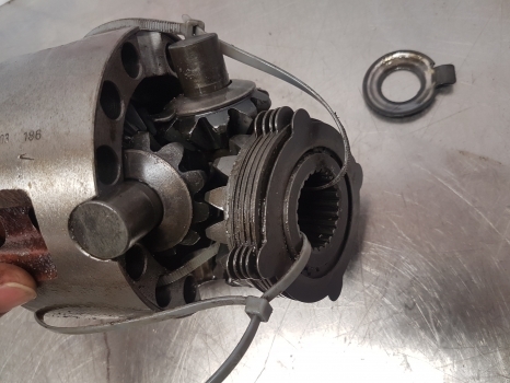 Deutz Agrotron 120, 135, 150 Front Axle Differential 04415078, 04415079 - Диференциал за Трактор: снимка 3 Deutz Agrotron 120, 135, 150 Front Axle Differential 04415078, 04415079 - Диференциал за Трактор: снимка 3