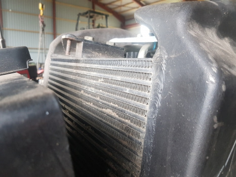 Deutz Agrotron M620, M610, M615, M600,ttv Intercooler 0.015.6910.2/20 - Радиатор: снимка 2 Deutz Agrotron M620, M610, M615, M600,ttv Intercooler 0.015.6910.2/20 - Радиатор: снимка 2