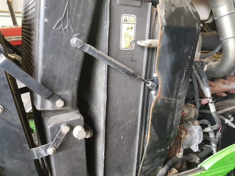 Deutz Agrotron M620, M610, Ttv Engine Water Cooling Radiator 0.015.4317.4/20 - Радиатор: снимка 2 Deutz Agrotron M620, M610, Ttv Engine Water Cooling Radiator 0.015.4317.4/20 - Радиатор: снимка 2