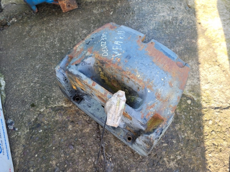 Deutz Agrotron Series 135 Front Weight Carrier 1000 Kg 04425559, 0.012.9556.3, - Противовес: снимка 3 Deutz Agrotron Series 135 Front Weight Carrier 1000 Kg 04425559, 0.012.9556.3, - Противовес: снимка 3