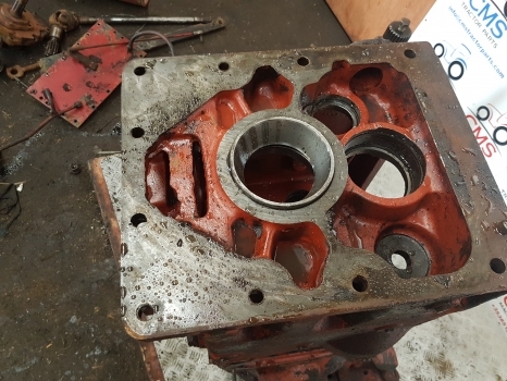 Deutz D 6806 Transmission Gearbox Housing 04302815, 04341333, 4308937 - Скоростна кутия и части за Трактор: снимка 5 Deutz D 6806 Transmission Gearbox Housing 04302815, 04341333, 4308937 - Скоростна кутия и части за Трактор: снимка 5