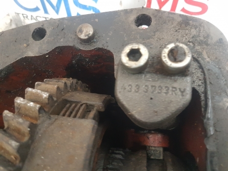 Deutz Dx 3.90, Dx3.70, D7206, D7807 Fwd Drop Box Assy 04350572, 04333732 - Трансмисия за Трактор: снимка 5 Deutz Dx 3.90, Dx3.70, D7206, D7807 Fwd Drop Box Assy 04350572, 04333732 - Трансмисия за Трактор: снимка 5