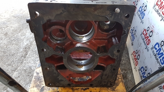 Deutz Dx 3.90 Transmission Gearbox Housing 043251440 - Скоростна кутия и части за Трактор: снимка 4 Deutz Dx 3.90 Transmission Gearbox Housing 043251440 - Скоростна кутия и части за Трактор: снимка 4