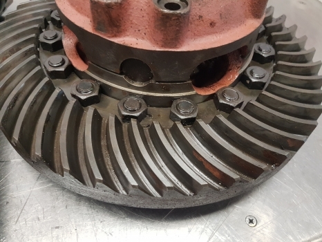 Deutz Dx110, Dx4, Dx6, Agrostar Rear Axle Bevel Gear And Differential 04343772 - Диференциал за Трактор: снимка 3 Deutz Dx110, Dx4, Dx6, Agrostar Rear Axle Bevel Gear And Differential 04343772 - Диференциал за Трактор: снимка 3