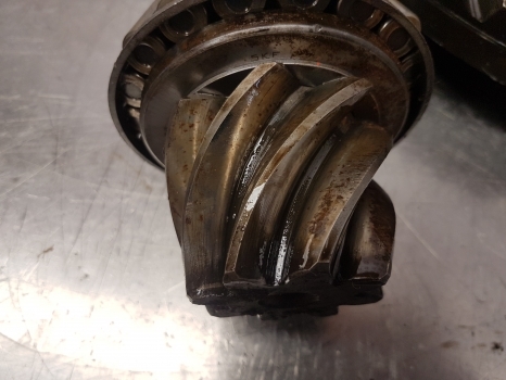 Deutz Dxbis 110, 120 Rear Axle Bevel Gear And Differential 47x8 01334110 - Диференциал за Трактор: снимка 4 Deutz Dxbis 110, 120 Rear Axle Bevel Gear And Differential 47x8 01334110 - Диференциал за Трактор: снимка 4