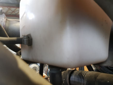 Deutz Fahr Agrotron M620, M600, Ttv610, Radiator Expansion Tank 0.015.4531.4/10 - Радиатор: снимка 5 Deutz Fahr Agrotron M620, M600, Ttv610, Radiator Expansion Tank 0.015.4531.4/10 - Радиатор: снимка 5