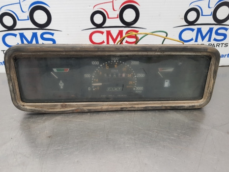 Fiat 66, 90, 93 Series 90-90, 100-90 Instrument Cluster Clock 5112082, 5112078 - Електрическа система: снимка 2 Fiat 66, 90, 93 Series 90-90, 100-90 Instrument Cluster Clock 5112082, 5112078 - Електрическа система: снимка 2