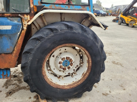 Ford 2600, 3600, 4600, 4000 Rear Wheel Rim And Tyre 16.9 R30 - Комплект колела: снимка 1 Ford 2600, 3600, 4600, 4000 Rear Wheel Rim And Tyre 16.9 R30 - Комплект колела: снимка 1