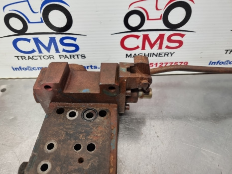Ford 4000, 5000, 6600, 7600, 7000 Trailer Brake Valve 81829166 - Части на спирачната система: снимка 4 Ford 4000, 5000, 6600, 7600, 7000 Trailer Brake Valve 81829166 - Части на спирачната система: снимка 4