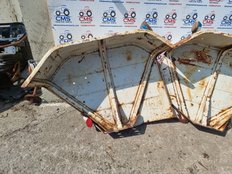 Ford 5000, 6000, 7000 Mudguard Pair As Pictures, 82008463, 82008463 - Калник: снимка 2 Ford 5000, 6000, 7000 Mudguard Pair As Pictures, 82008463, 82008463 - Калник: снимка 2