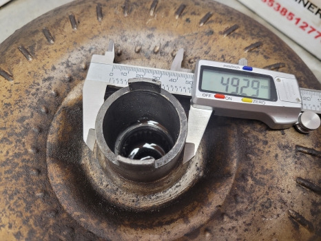 Трансмисия за Багер-товарач Ford 655c, 555c, 655d, 555d Transmission Torque Converter 81878511: снимка 8