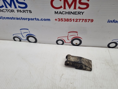 Ford 6610 Q Cab Rear Window Latch Lh/rh 83909519, D6nn94408n01a,83909518 - Врата и части: снимка 1 Ford 6610 Q Cab Rear Window Latch Lh/rh 83909519, D6nn94408n01a,83909518 - Врата и части: снимка 1