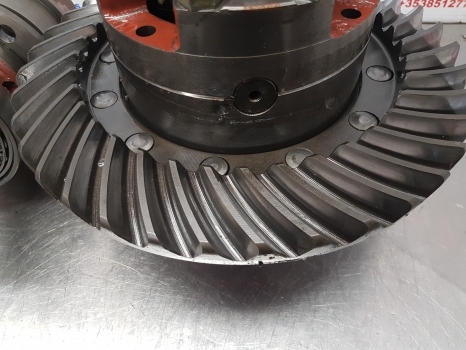 Ford 7600, 10, 100 Rear Bevel Gear Differential E0nn4209ca, E0nn4610da, 83927041 - Диференциал за Трактор: снимка 4 Ford 7600, 10, 100 Rear Bevel Gear Differential E0nn4209ca, E0nn4610da, 83927041 - Диференциал за Трактор: снимка 4