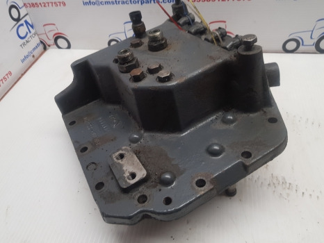 Ford 7840, 8240, 8340 Transmission Control Cover Plate F0nn7z479ag, F3nn7z479 - Трансмисия: снимка 5 Ford 7840, 8240, 8340 Transmission Control Cover Plate F0nn7z479ag, F3nn7z479 - Трансмисия: снимка 5