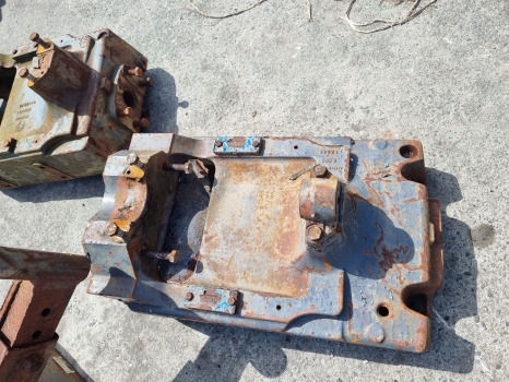 Ford 8240, 7740, 40 Series, Front Axle Support 82004900, 82002097 - Предна ос: снимка 2 Ford 8240, 7740, 40 Series, Front Axle Support 82004900, 82002097 - Предна ос: снимка 2