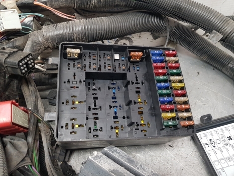 Ford New Holland Fiat 60, M Series Dual Command Cab Wiring Loom Assy 82015343 - Кабели/ Жици за Трактор: снимка 3 Ford New Holland Fiat 60, M Series Dual Command Cab Wiring Loom Assy 82015343 - Кабели/ Жици за Трактор: снимка 3